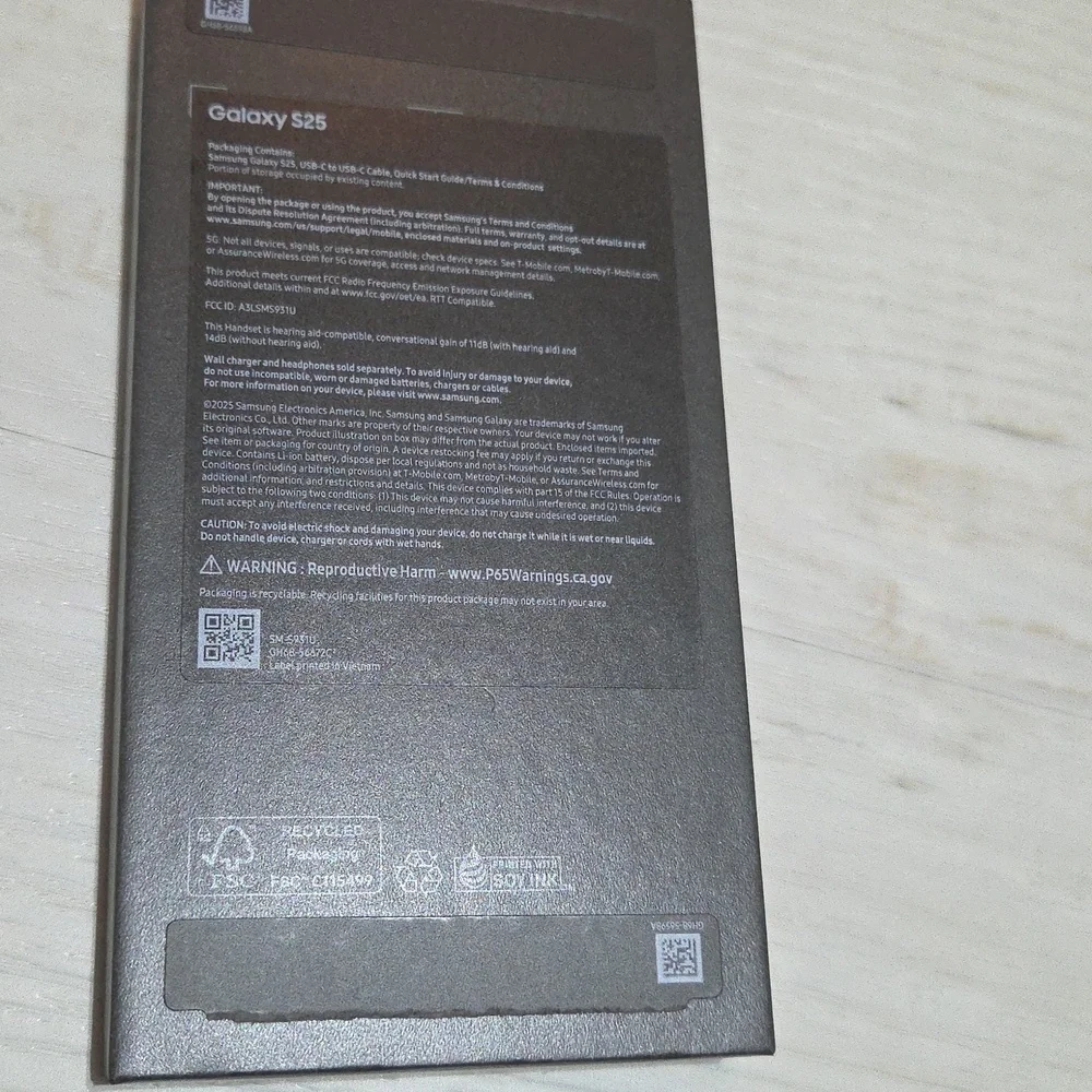 For sale is only the empty box with everything seen in Galaxy S25 Smartphone Box